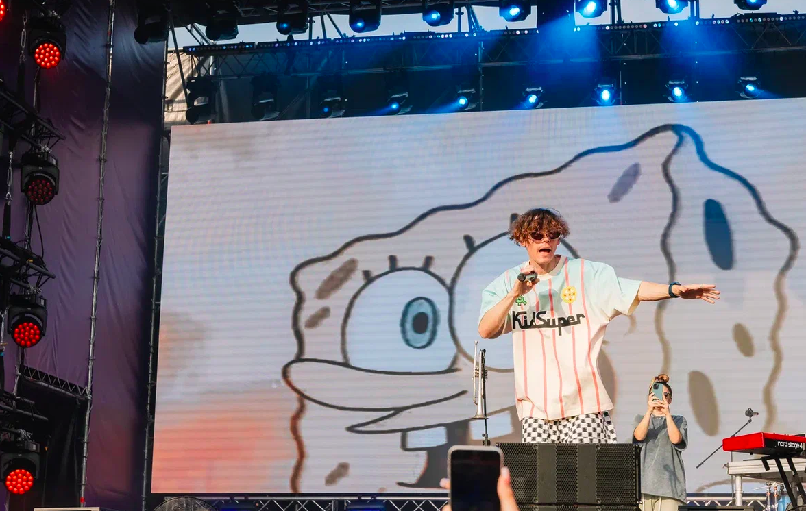 Фото Орали «Сигма-бой» и «А у реки». Опубликованы яркие моменты Черника Music Fest в Новосибирске 34